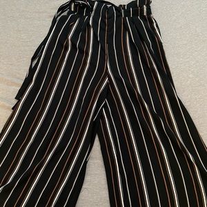 Loose-style Capri Pants